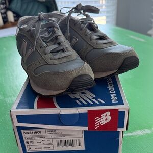 New Balance Women's Gray and White Classics